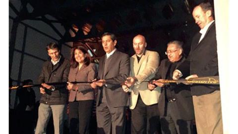 Corte de cinta en la inauguración del primer BestDrive en México (Foto: Revista Trasportes y Turismo)