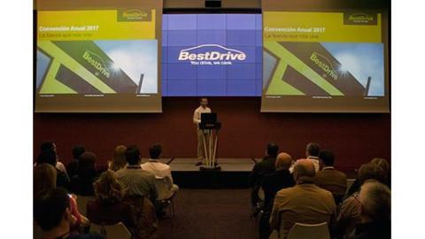 El director general de BestDrive, Gonzalo Giménez, durante su intervención en la convención