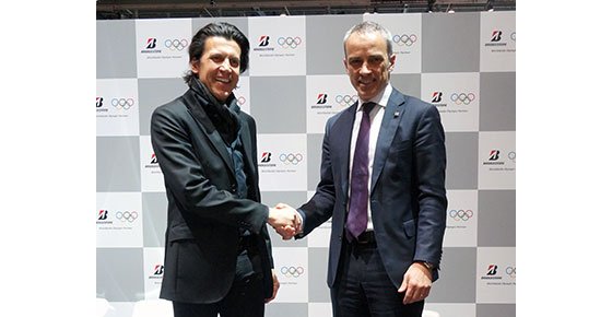 El Director Ejecutivo de Juegos Olímpicos del Comité Olímpico Internacional (COI), Christophe Dubi y el Director Ejecutivo de Bridgestone y Presidente para la región EMEA, Paolo Ferrari