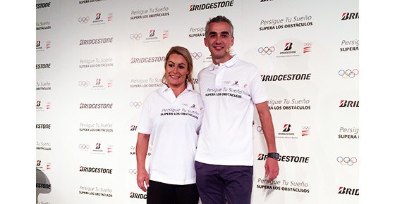 La campeona olímpica de halterofilia, Lídia Valentín y el director de marketing para el Suroeste de Europa en Bridgestone, Luis Miguel Álvarez.