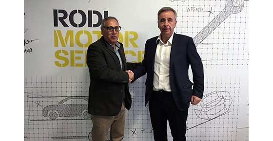 Eduardo Serrano, presidente de la AECC de la delegación de Lleida y Josep Esteve, Director General de Rodi Motor Services.