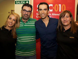 Los representantes de BestDrive apoyaron a Alberto Contador