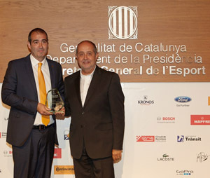 Jon Ander García, Director General de Continental Tires España, recibe el premio