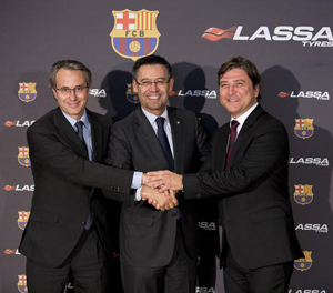 Hakan Bayman, Josep Maria Bartomeu y Javier Faus durante la firma del acuerdo